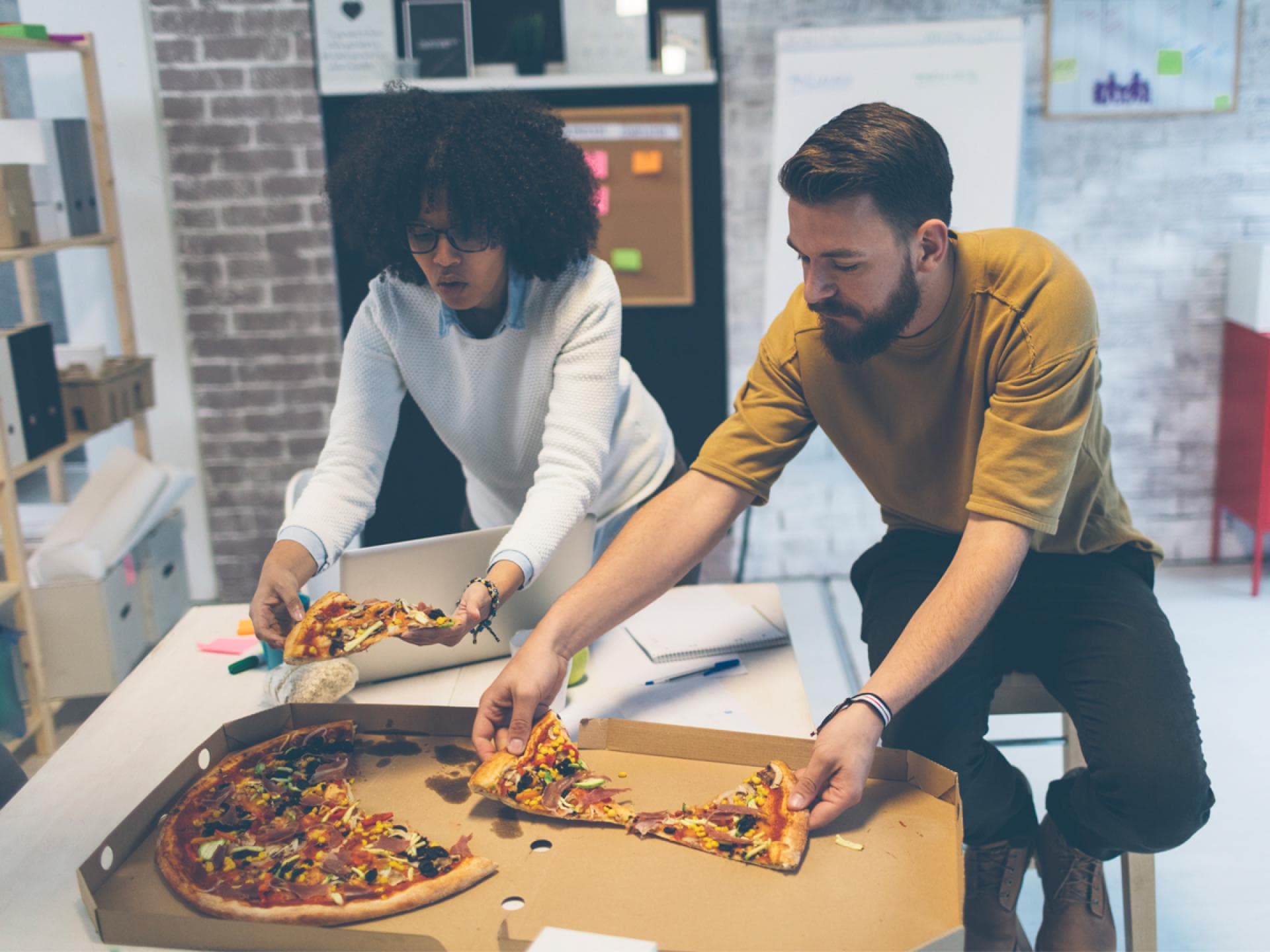 Pizza macht produktiver bei der Arbeit Pizza macht produktiver bei der Arbeit