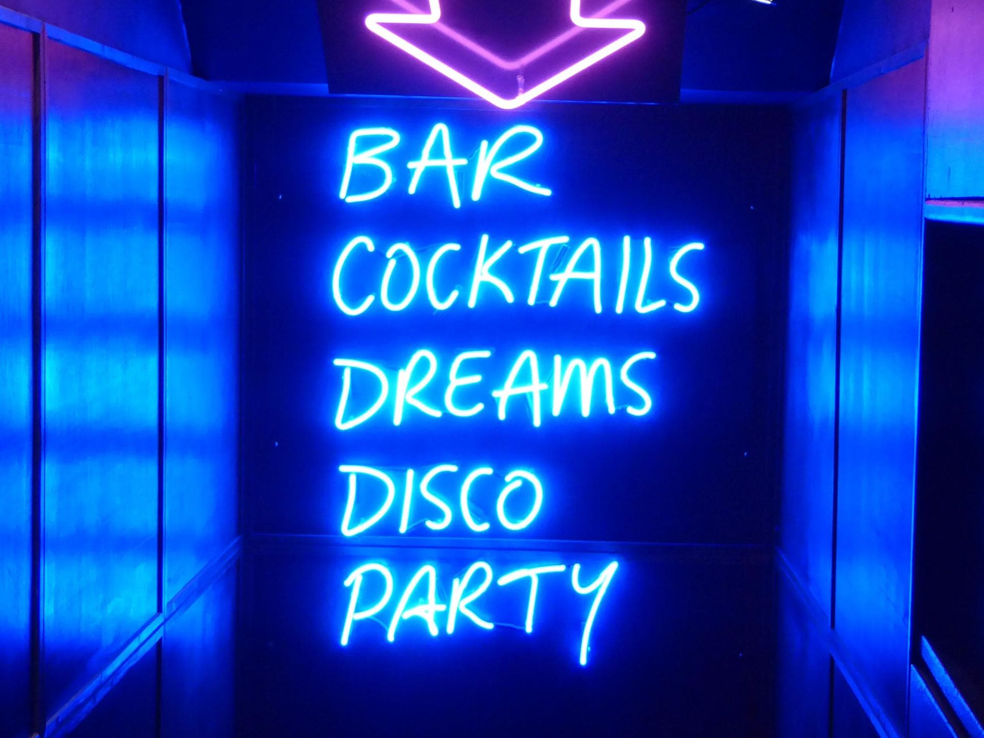 neon-schild-party neon-schild-party