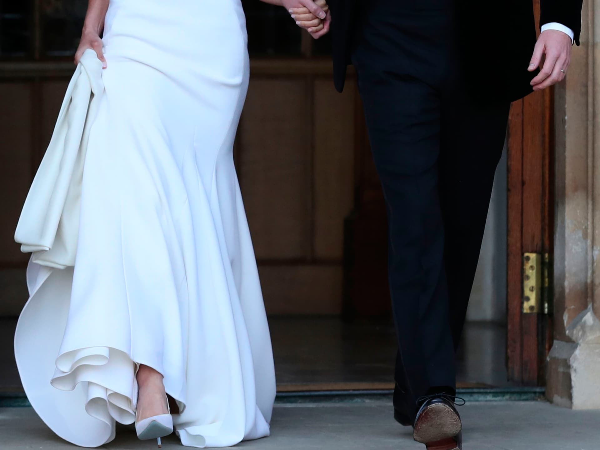 meghan-markle-stella-mccartney-wedding-dress-prince-harry meghan-markle-stella-mccartney-wedding-dress-prince-harry