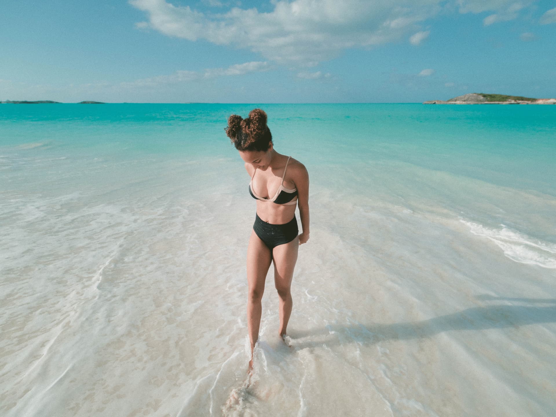 bikini-pose bikini-pose