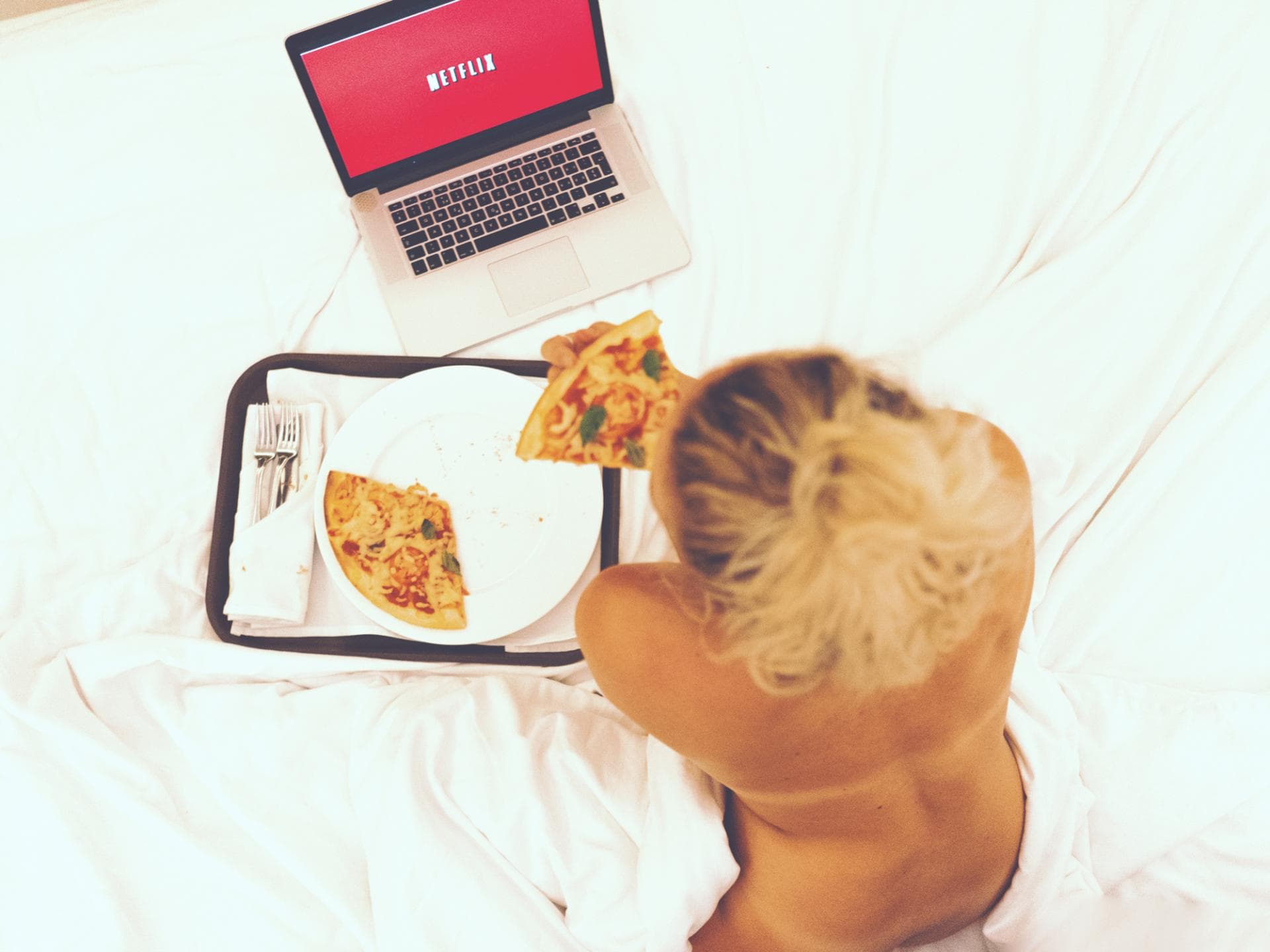 kein-sex-bis-2030-netflix-smartphones-tv-fernseher-schuld kein-sex-bis-2030-netflix-smartphones-tv-fernseher-schuld