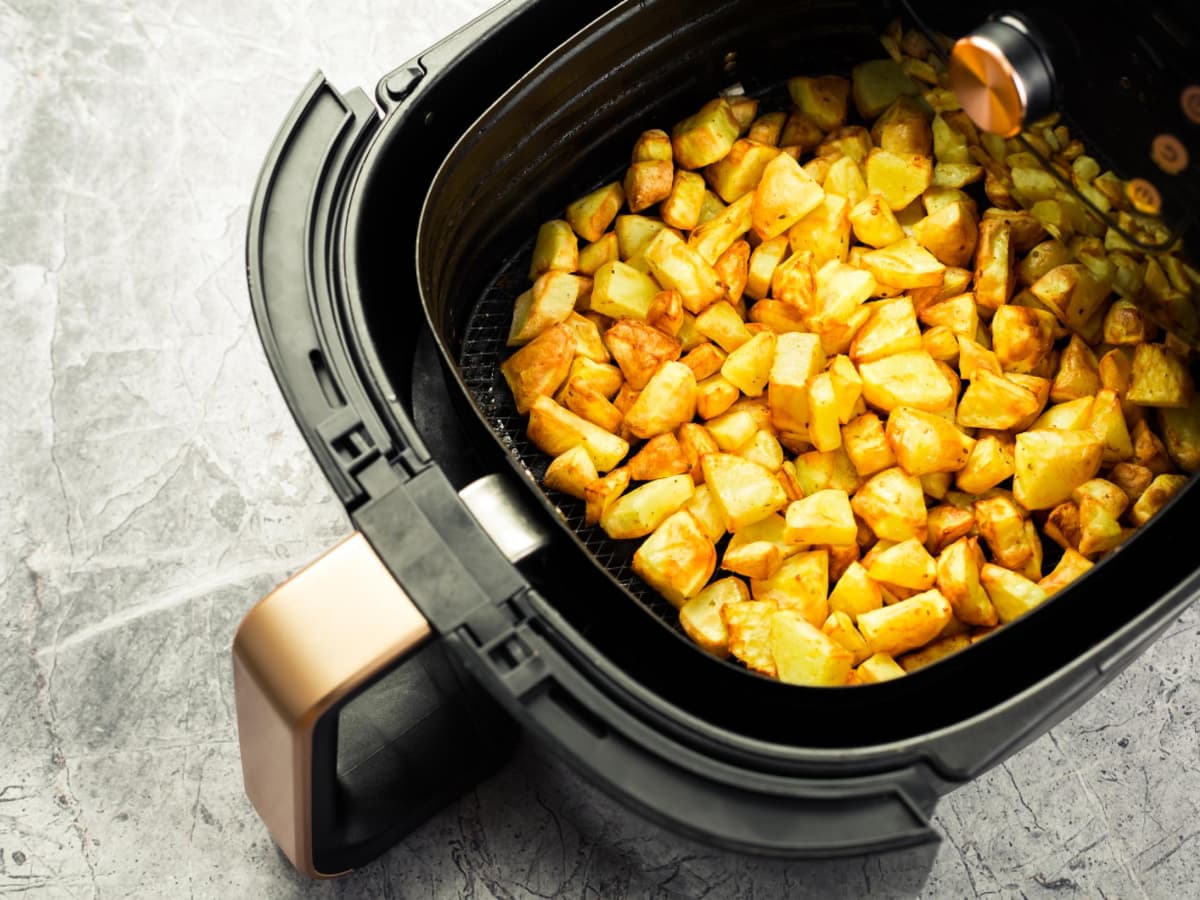 Wenn du beim Kochen Zeit und Kalorien sparen willst, hilft dieser Airfryer von Cosori