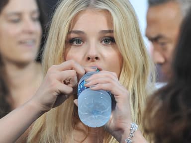 chloe moretz wasser