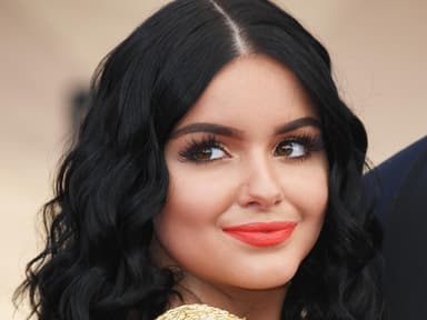 Ariel Winter mit schwarzen Haaren