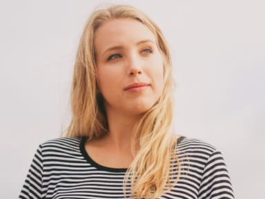 Frau mit blondem Haar