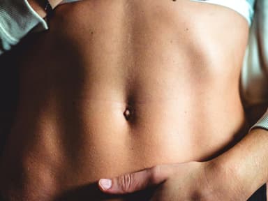 Flacher Bauch Frau