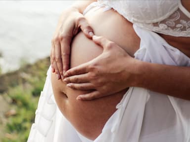 schwangere Frau mit Babybauch