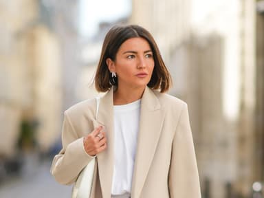Frau mit Sleek Bob