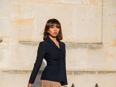 Frisuren mit Pony Frau mit geradem Pony