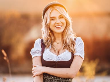 Dirndl Dekolleté