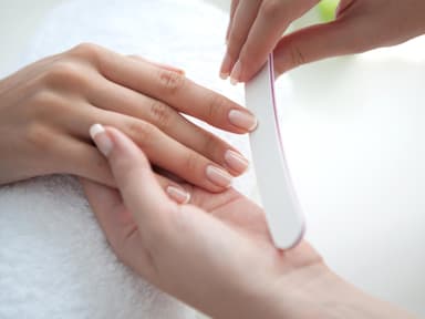 Maniküre im Nagelsalon