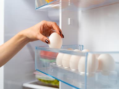 Eier in der Kühlschranktür