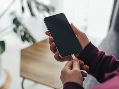 Handy wird aufgeladen