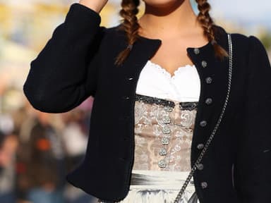 Junge Frau im Dirndl
