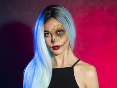 Frau mit Halloween Make up