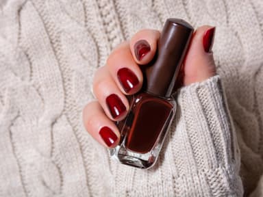 rote Fingernägel