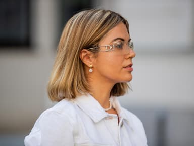Frau mit blonden Haaren