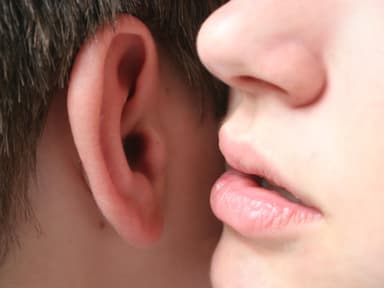 Lippen an Ohr