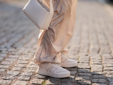 weiße Sneakers 