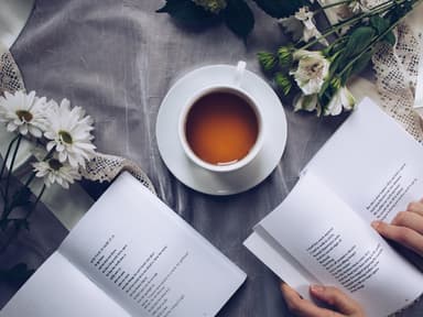Bücher und Tee