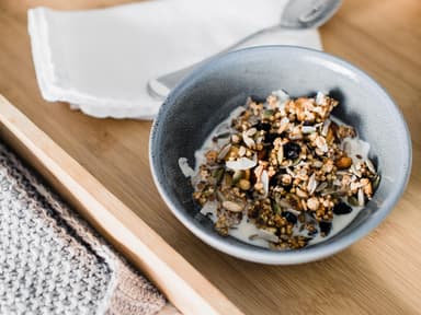 Muesli in einer Schuessel
