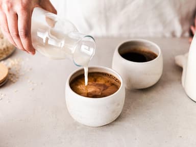 Hafermilch in Kaffee