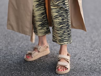 Beige Sandalen