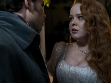Colin Bridgerton und Penelope Featherington Bridgerton schauen sich an