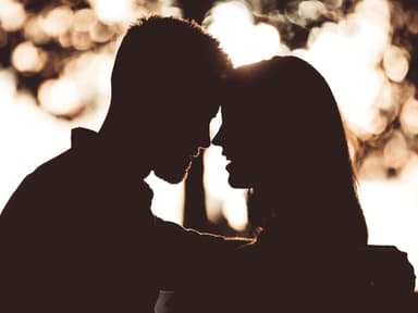 Silhouettenfotografie eines Paares