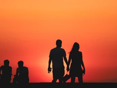 Paar im Sonnenuntergang