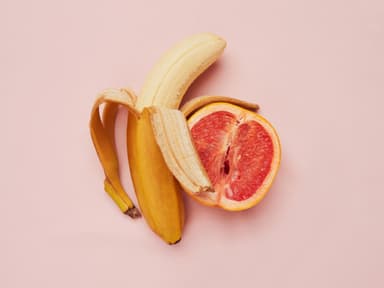 Ein Bild von einer Banane und einer Grapefruit