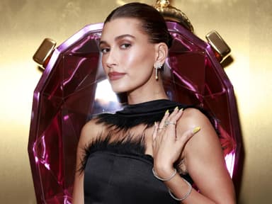 Hailey Bieber auf der Eröffnung eines Tiffany & Co.'s Stores in Japan