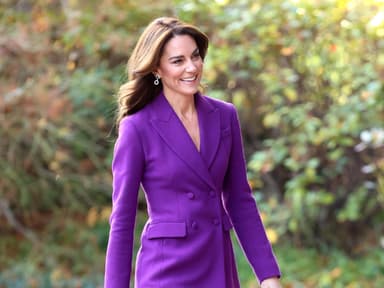 Prinzessin Kate im lilafarbenen Anzug