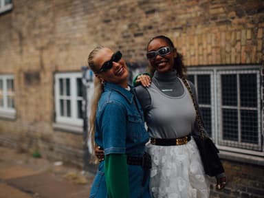 2 Frauen auf der Kopenhagen Fashionweek