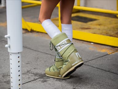 Frau mit Moon Boots