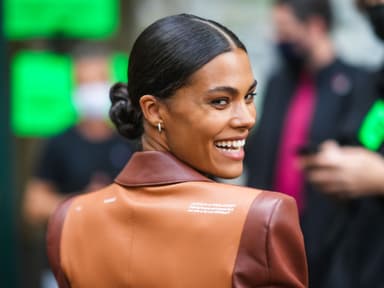 Frau mit Low Bun Frau mit Low Bun