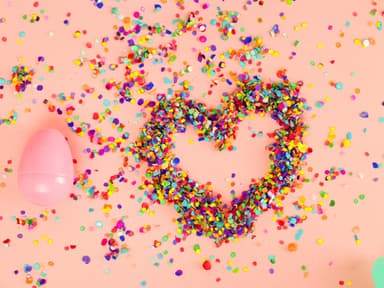 Konfetti-Herz mit Luftballon