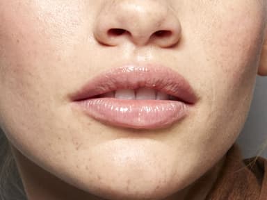 Nahaufnahme von rosigen Lippen
