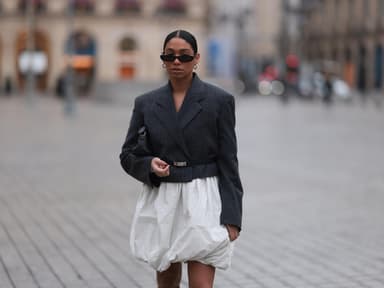 Frau mit Bubble Skirt 