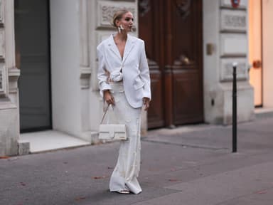 Leonie Hanne in weißem Outfit