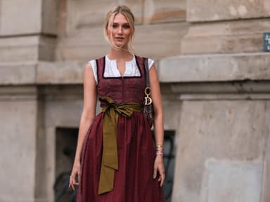 Frau in einem Dirndl