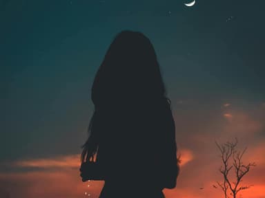 Frau im Sonnenuntergang