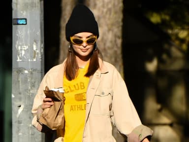 Emily Ratajkowski mit "Shoulder Bob"