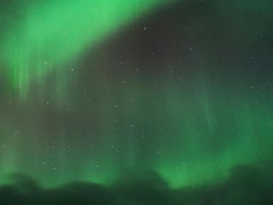 Winterlicher Sternenhimmel mit Polarlichter