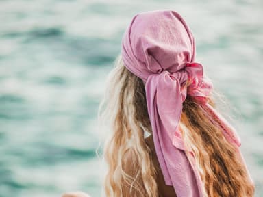 Urlaub 2025: Darum solltest du Sonnenschutz auch für die Haare verwenden