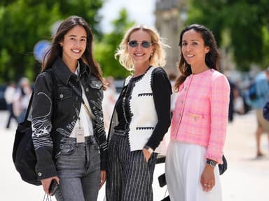 20, 30 oder 40: Diese Outfit-Kombi tragen Frauen in jedem Alter