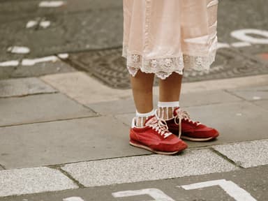 Diese 3 Sneaker werden im September 2025 alle tragen