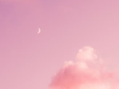 Rosa Himmel mit Mond