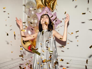 Frau feiert Silvester