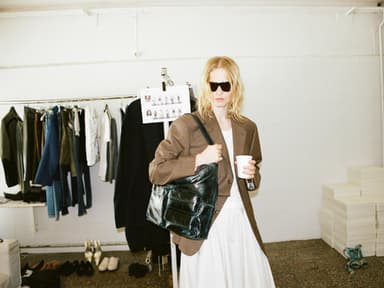 Zeitlose Ikonen, die dich im Jetzt begleiten – inspiriert von gestern, entworfen für morgen. Zeitlose Ikonen, die dich im Jetzt begleiten – inspiriert von gestern, entworfen für morgen.